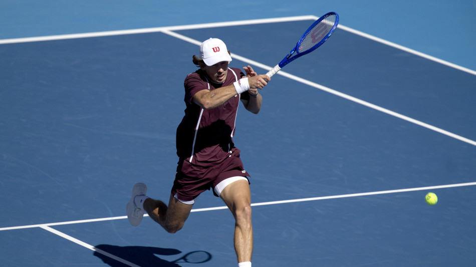 Pechino, Hurkacz si ritira a manda De Minaur in finale