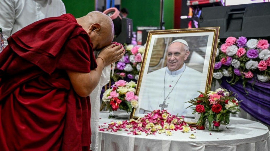 La mort du pape Fran&ccedil;ois d&eacute;clenche une vague d'&eacute;motion &agrave; travers le monde
