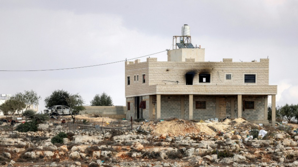 Unos colonos israel&iacute;es atacan una aldea en Cisjordania e incendian dos viviendas