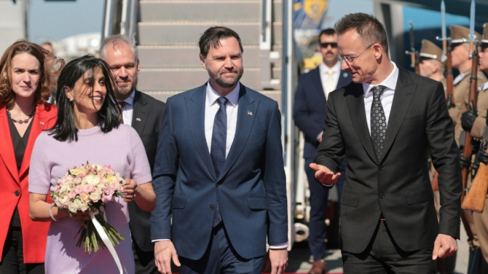 Le vice-pr&eacute;sident am&eacute;ricain JD Vance est arriv&eacute; en Hongrie avant les l&eacute;gislatives de dimanche