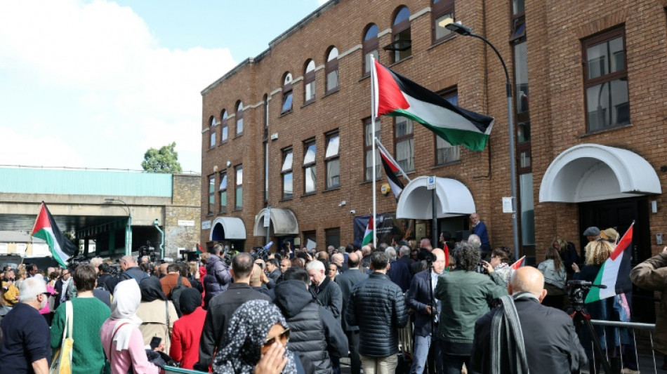 Misión palestina en Londres iza bandera tras reconocimiento del Estado palestino