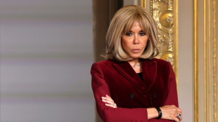 Brigitte Macron califica de "zorras est&uacute;pidas" a feministas que interrumpieron espect&aacute;culo