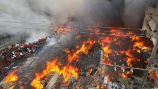 Bangladesh: un gigantesque incendie d&eacute;vaste un march&eacute; aux v&ecirc;tements de Dacca