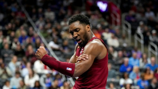 Mitchell magic as Cavs down Clippers to bag 60th win