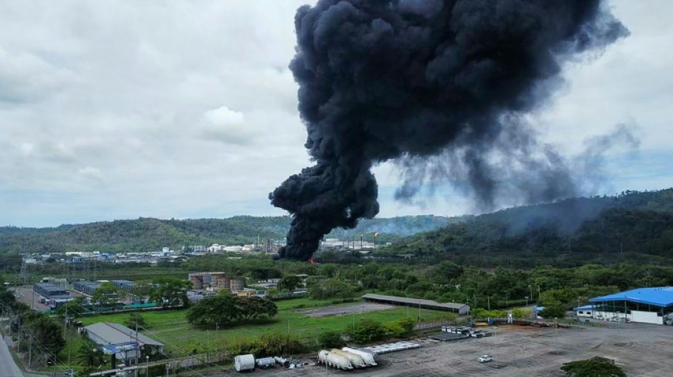 Ecuador declara la emergencia por el reciente incendio en su principal refiner&iacute;a de crudo