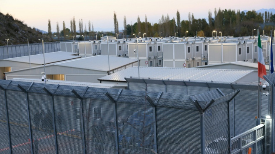 Parlamento Europeu aprova cria&ccedil;&atilde;o de 'centros de retorno' para migrantes