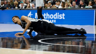 NBA: les Spurs renversent les Knicks, frayeur pour "Wemby"
