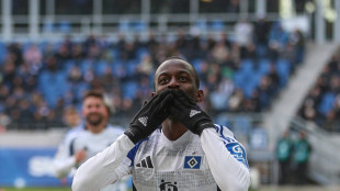 Mit Gl&uuml;ck und Dompe: HSV gelingt Befreiungsschlag beim KSC