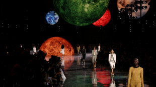 Matthieu Blazy toca las estrellas en su debut en Chanel