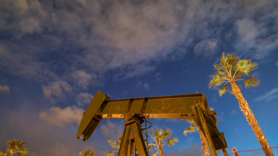 Petr&oacute;leo WTI fecha abaixo dos US$ 70 o barril pela primeira vez em cinco meses