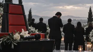 &Sigma;&upsilon;&nu;&epsilon;&rho;&gamma;ά&tau;&epsilon;&sigmaf; &tau;&omicron;&upsilon; &laquo;The Voice&raquo; &alpha;&pi;&omicron;&chi;&alpha;&iota;&rho;έ&tau;&eta;&sigma;&alpha;&nu; &tau;&omicron;&nu; &Gamma;&iota;ώ&rho;&gamma;&omicron; &Mu;&alpha;&zeta;&omega;&nu;ά&kappa;&eta; &sigma;&tau;&eta; &Nu;ί&kappa;&alpha;&iota;&alpha;
