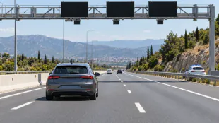 &Nu;έ&omicron;&sigmaf; &Kappa;&Omicron;&Kappa;: &Pi;&rho;ό&sigma;&tau;&iota;&mu;&omicron; 2.000 &epsilon;&upsilon;&rho;ώ &kappa;&alpha;&iota; &alpha;&phi;&alpha;ί&rho;&epsilon;&sigma;&eta; ά&delta;&epsilon;&iota;&alpha;&sigmaf; &gamma;&iota;&alpha; &tau;&alpha;&chi;ύ&tau;&eta;&tau;&alpha; ά&nu;&omega; &tau;&omega;&nu; 200 &chi;&lambda;&mu;./ώ&rho;&alpha;