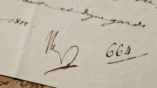 Carta de Napole&atilde;o enviada de Moscou 'em chamas' est&aacute; &agrave; venda nos EUA