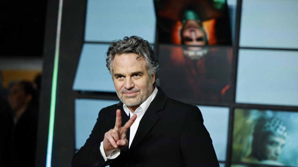 Ruffalo prete che indaga su Wojtyla in Santo Subito! di Bonello
