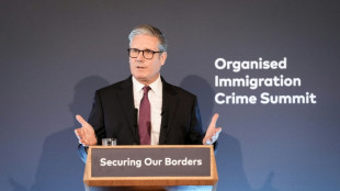 Reino Unido pide cooperaci&oacute;n internacional para "eliminar redes de tr&aacute;fico de personas"