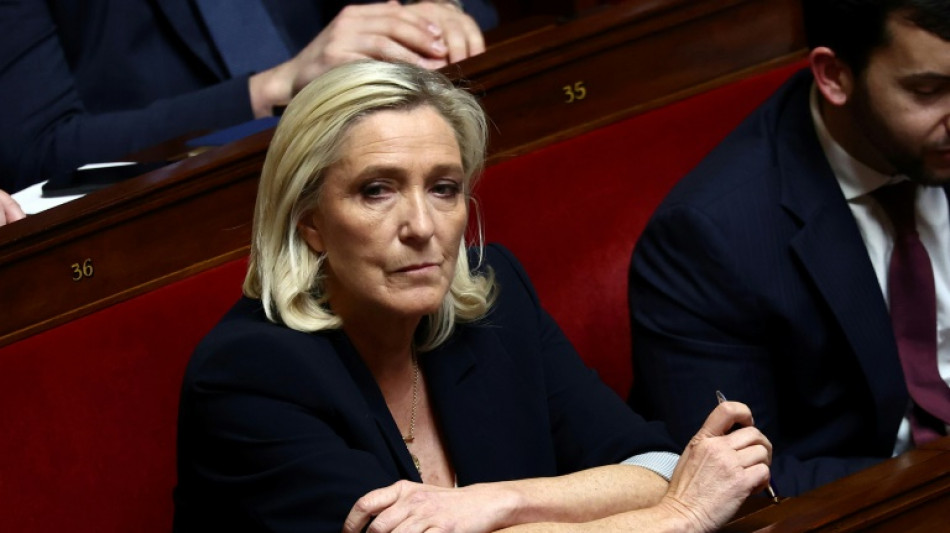 Apr&egrave;s la condamnation de Le Pen, un dimanche tr&egrave;s politique &agrave; Paris