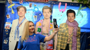 F&atilde;s de Harry Styles lotam cidade onde seu &iacute;dolo cresceu