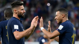 Giroud and Mbappe take ruthless France into World Cup quarter-finals