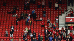 A&ccedil;&otilde;es do Manchester United despencam ap&oacute;s d&uacute;vidas sobre sua venda