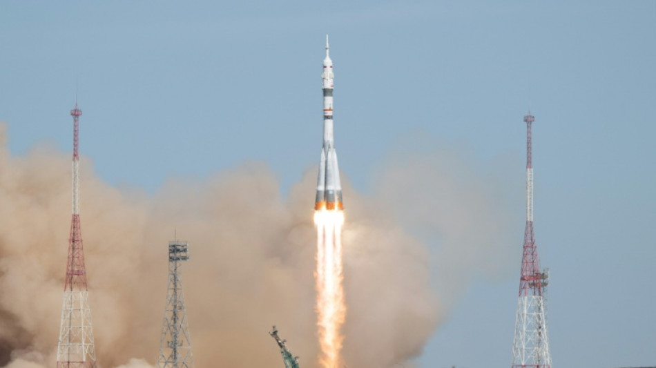 Una nave Soyuz MS-27 parti&oacute; rumbo a la EEI con dos rusos y un estadounidense a bordo