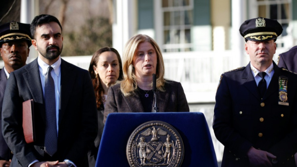 Acusan de terrorismo a dos detenidos por el lanzamiento de un explosivo en una protesta en Nueva York