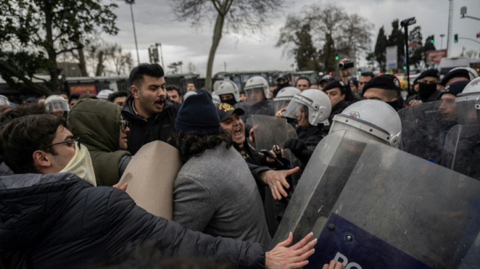 Turquie: manifestations massives en soutien au maire d'Istanbul qui en appelle &agrave; la "nation"