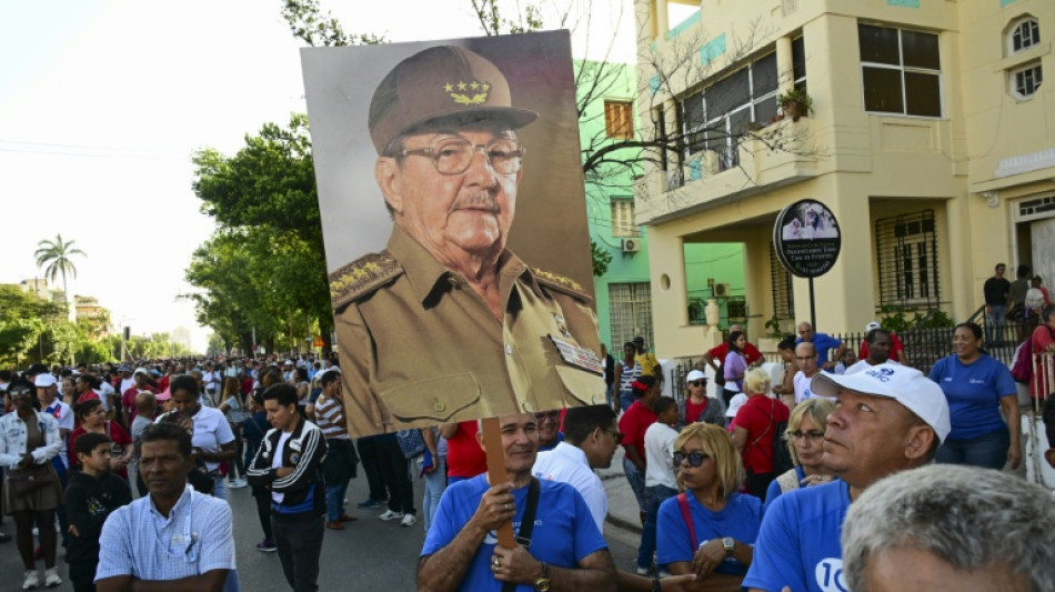 Ra&uacute;l Castro participa en "la toma de decisiones" en las negociaciones entre Cuba y EEUU, dice su hija