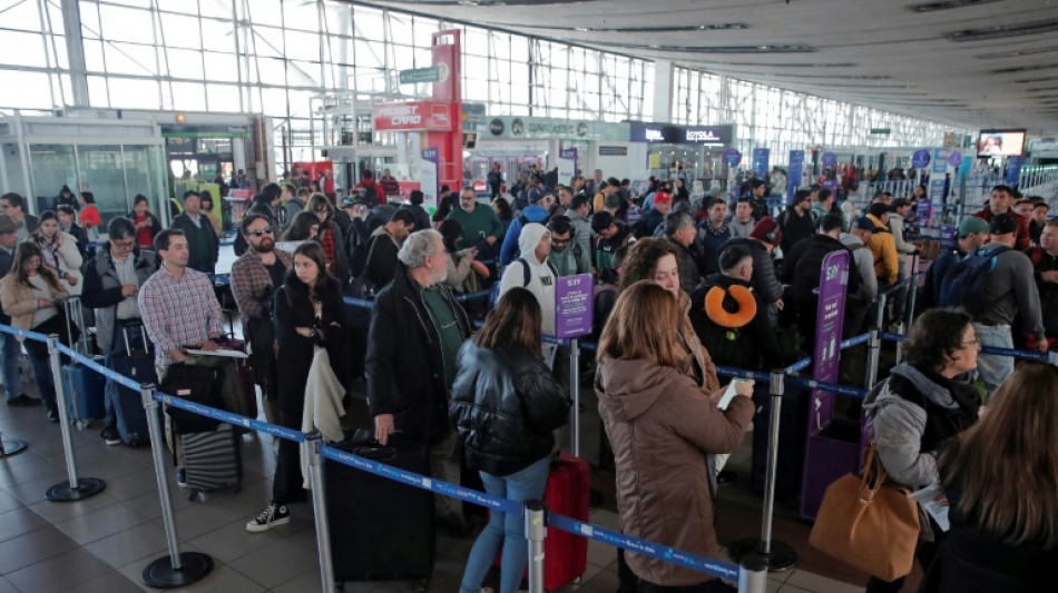 Paralisa&ccedil;&atilde;o de controladores a&eacute;reos causa atrasos e cancelamento de voos no Chile