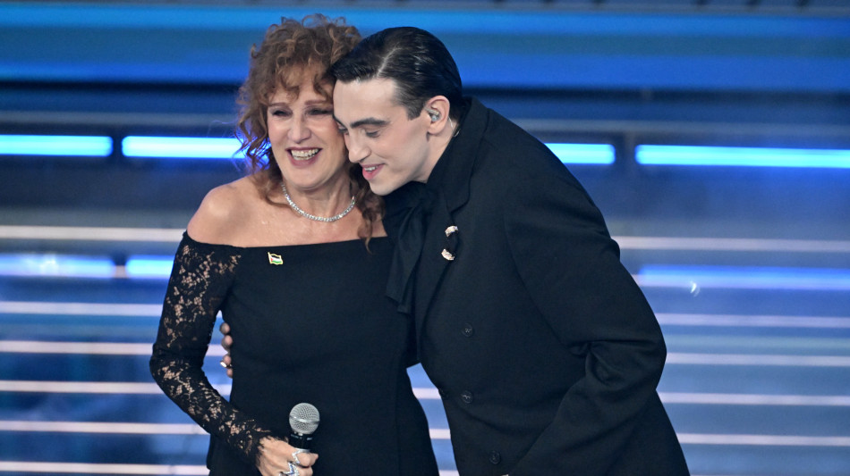 Fiorella Mannoia a Sanremo con la spilla della Palestina