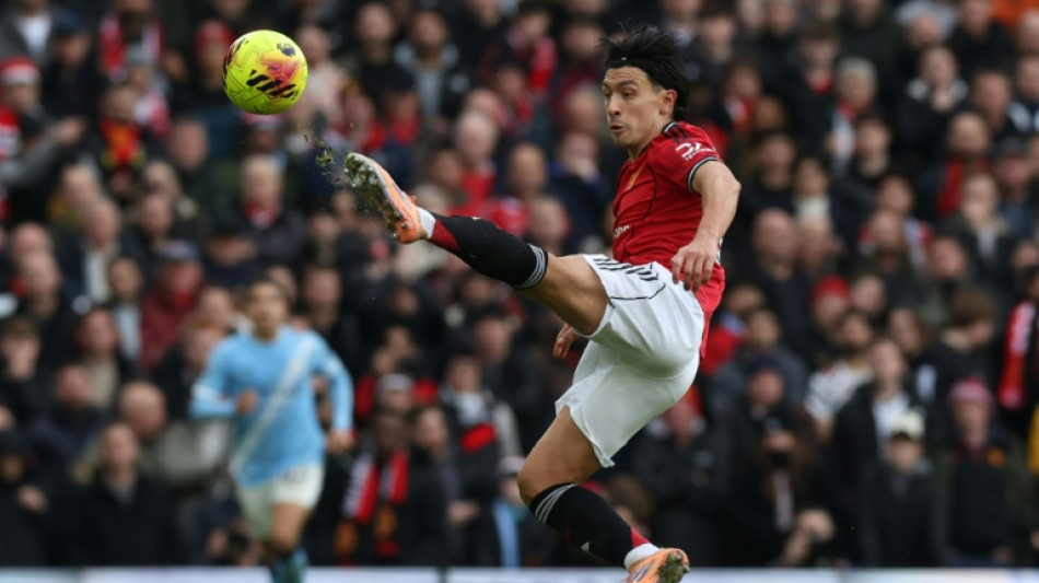 Man Utd's Martinez hits back at Scholes after height jibes