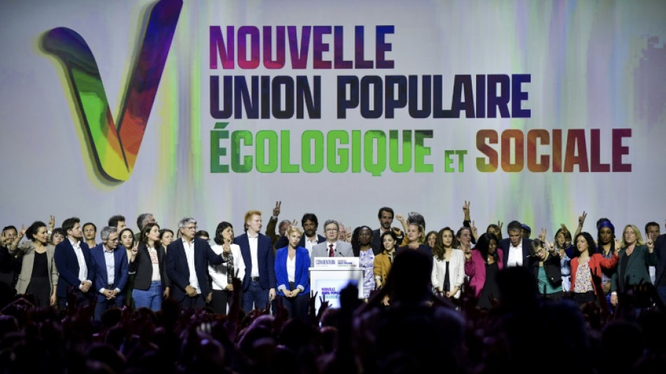 M&eacute;lenchon c&eacute;l&egrave;bre une "page d'histoire" en rassemblant les gauches &agrave; Aubervilliers