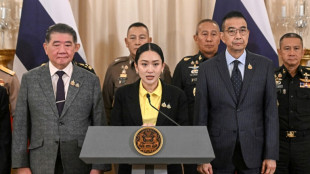 Thaïlande: la Première ministre présente ses excuses mais reste fragilisée