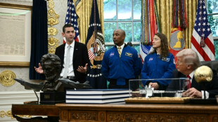 Trump dice creer que EEUU pisar&aacute; la Luna de nuevo antes de acabar su mandato 