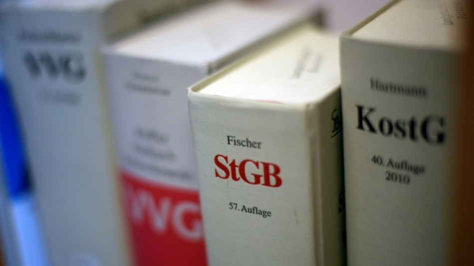 Illegale Behandlungen mit Hyaluron-Spritzen: Gut drei Jahre Haft f&uuml;r Frau in Hamburg