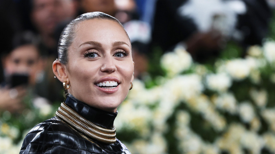 Miley Cyrus, 'in terapia intensiva per infezione al ginocchio'
