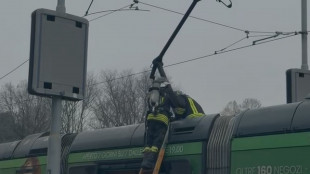 Principio d'incendio sul tram 27 a Milano