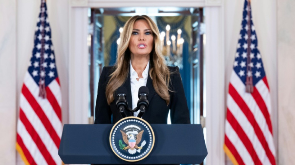 Melania Trump diz que tem 'canal aberto' com Putin sobre crian&ccedil;as ucranianas