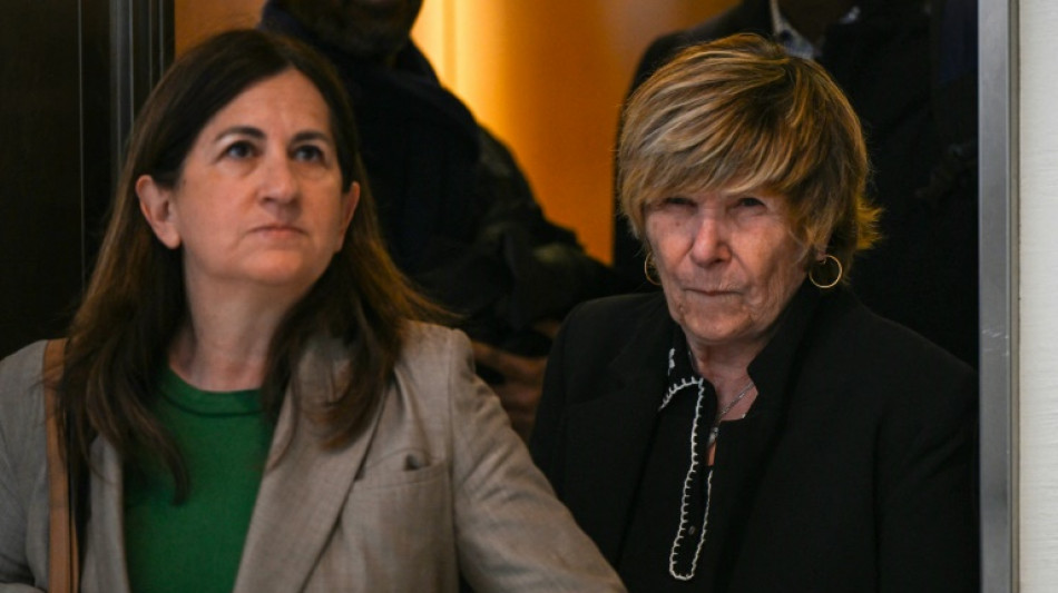 Le proc&egrave;s de la reine des paparazzi Mimi Marchand s'est ouvert, avec un coup d'&eacute;clat de Piotr Pavlenski