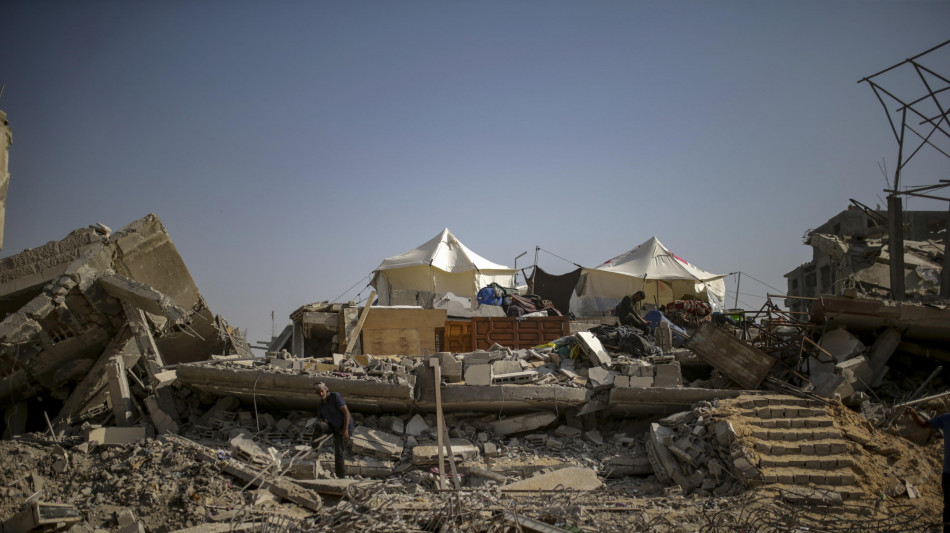 Media, 'ondata di attacchi israeliani su Gaza City'