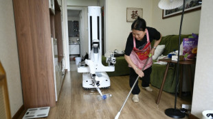 Rob&ocirc;s de limpeza saem dos laborat&oacute;rios e come&ccedil;am a trabalhar nas casas chinesas