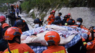 Rescatistas buscan supervivientes del sismo en China que dej&oacute; al menos 66 muertos