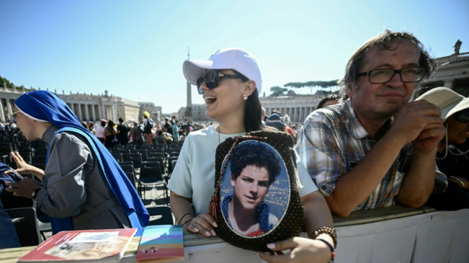 Miles de fieles celebran en el Vaticano la canonización del primer santo milenial