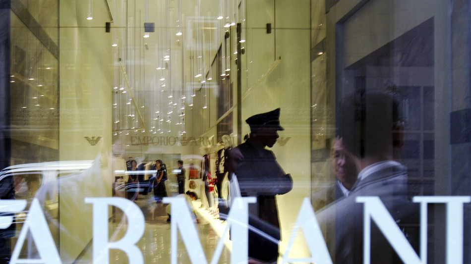Negozi e attività di Armani anche oggi sono aperti al pubblico