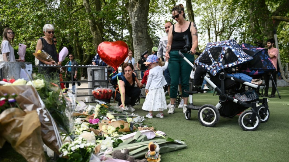 Macron visita a las v&iacute;ctimas del ataque con cuchillo a ni&ntilde;os en Francia