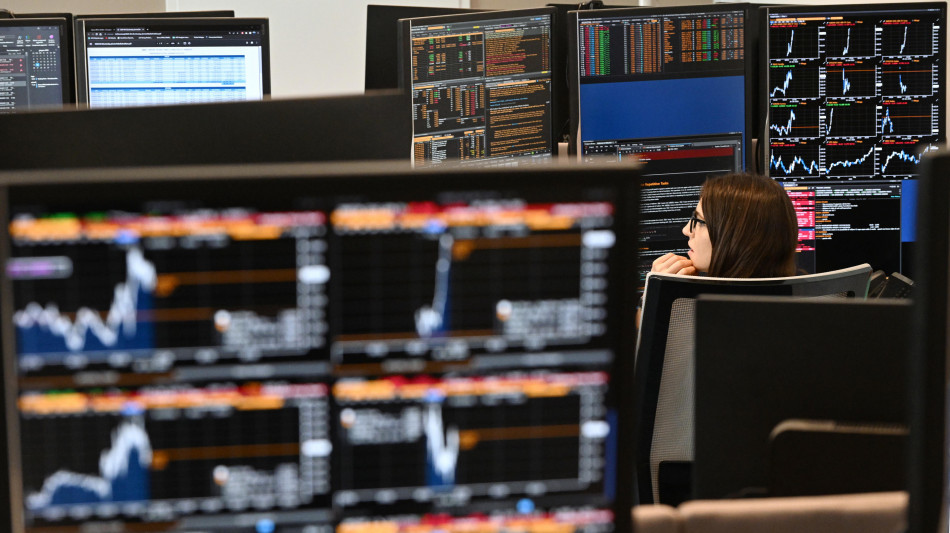 Borsa: Milano in calo con l'energia, scivola Leonardo