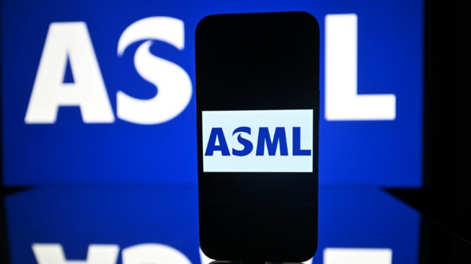 ASML: b&eacute;n&eacute;fice net stable, pr&eacute;voit une baisse des ventes en Chine