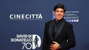 Favino firma le proteste del cinema, 'serve costruire ponti'