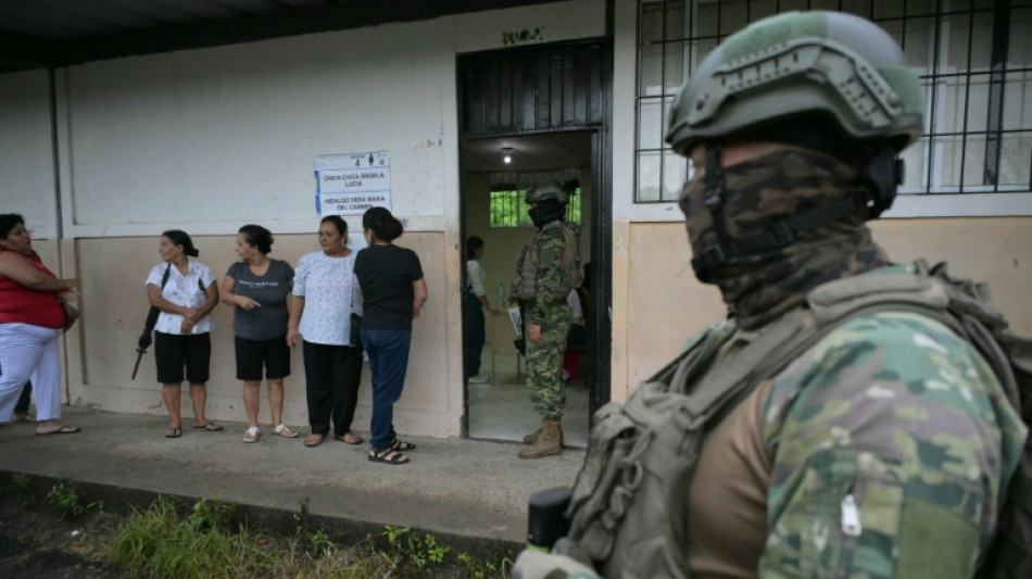 &Uuml;berraschend enges Pr&auml;sidentschaftsrennen in Ecuador: Stichwahl wahrscheinlich 
