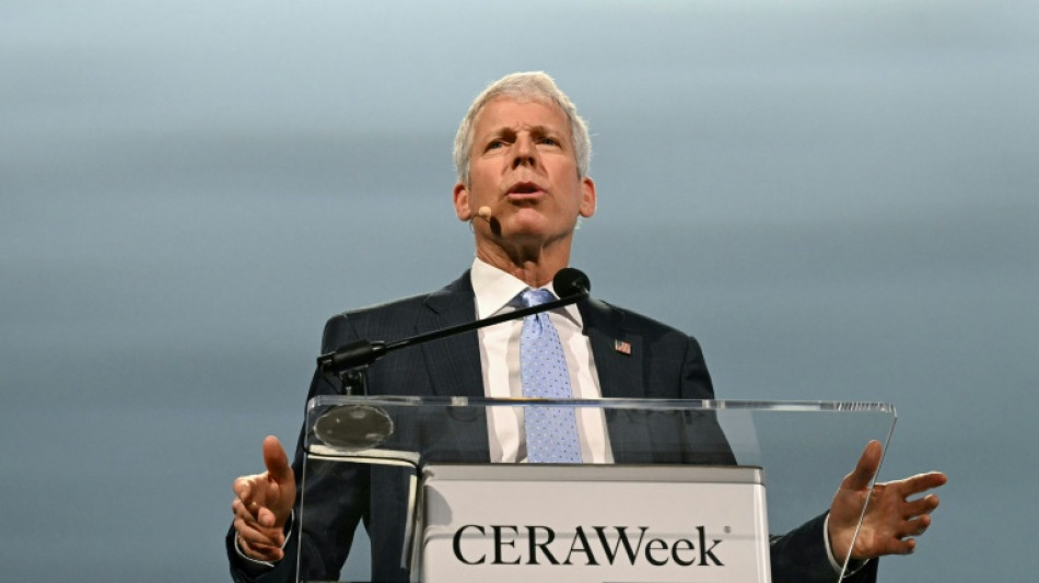 Trump administration seeks to ease oil fears but industry wary