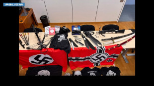 Inneggiava al suprematismo e aveva armi bianche in casa, arrestato 17enne
